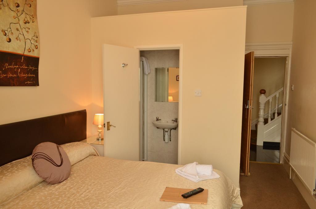 Shirley B & B บอร์นมัธ ภายนอก รูปภาพ