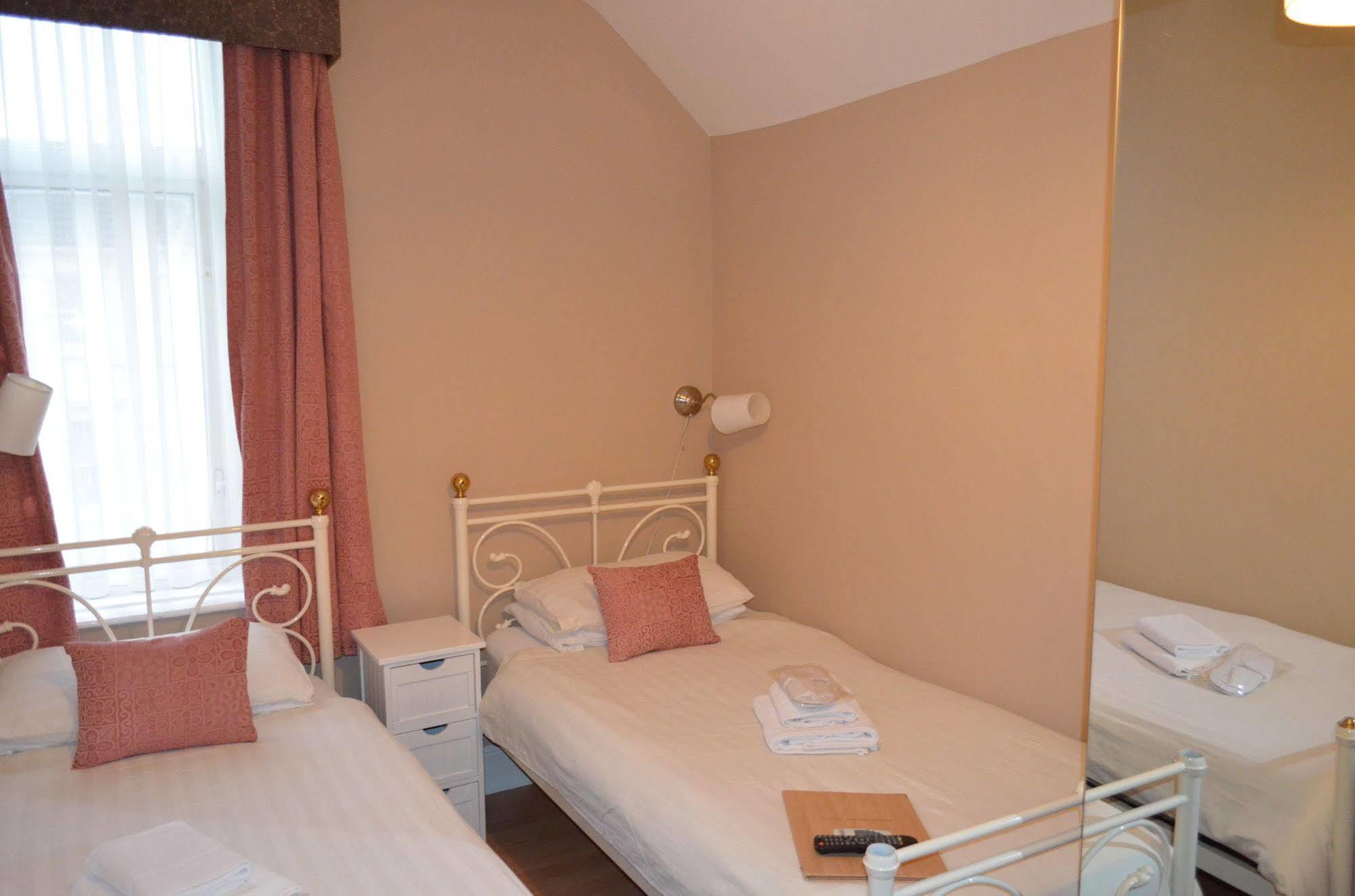 Shirley B & B บอร์นมัธ ภายนอก รูปภาพ