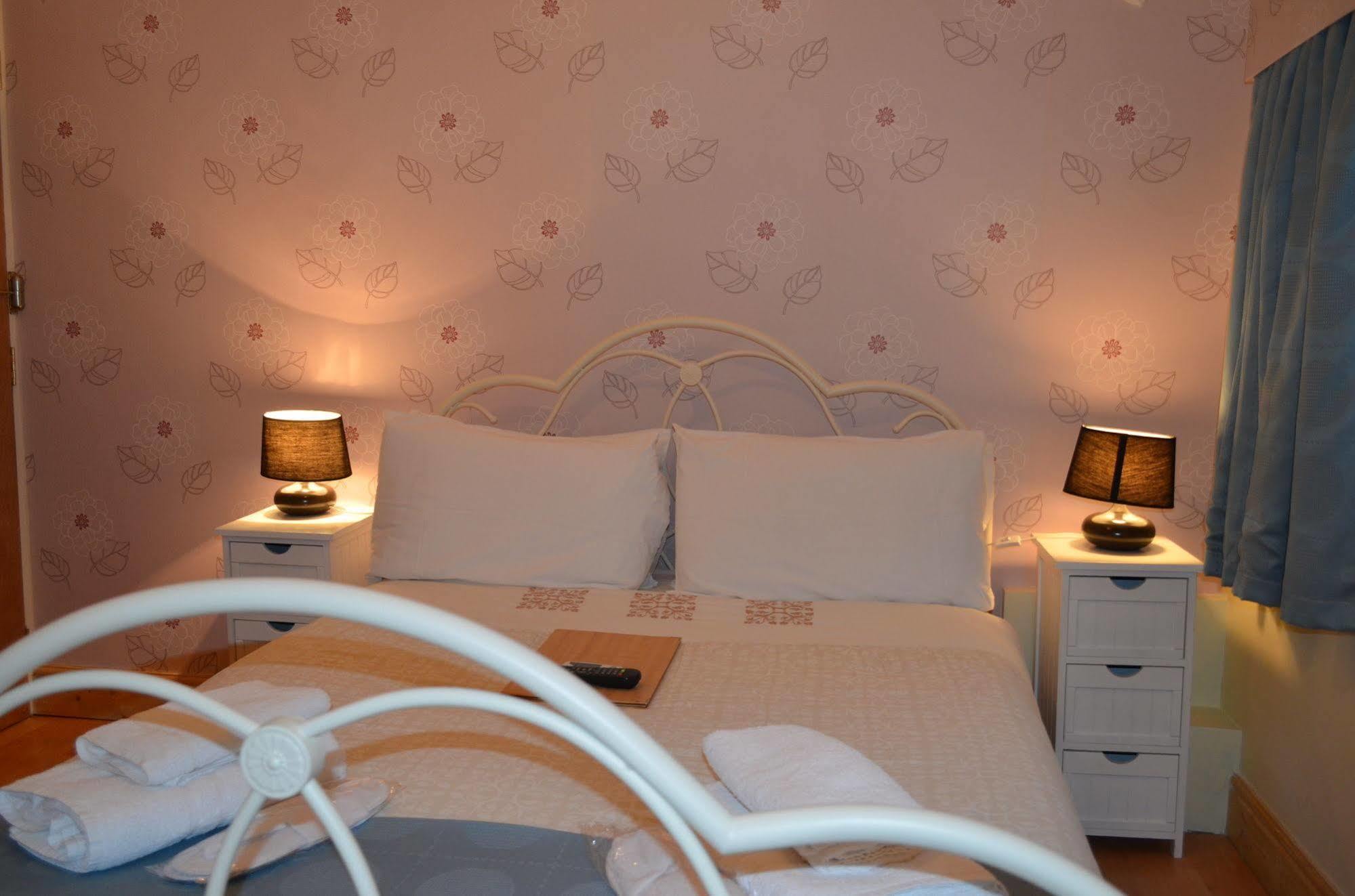Shirley B & B บอร์นมัธ ภายนอก รูปภาพ
